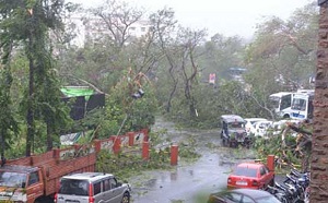 Cyclone Hudhud claims 8 lives in AP and Odisha