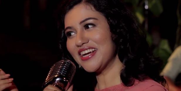 Kaun Tujhe Song Cover Version with Odia Lyrics by Nazia Alam-2017