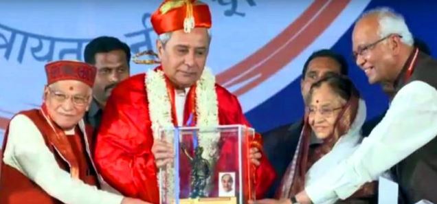 Naveen Receives Ideal CM Award in Pune Dedicates to Odisha People-2018