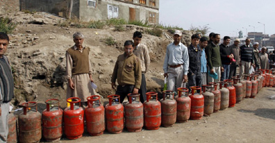 No plan to stop subsidised LPG to rich: Govt